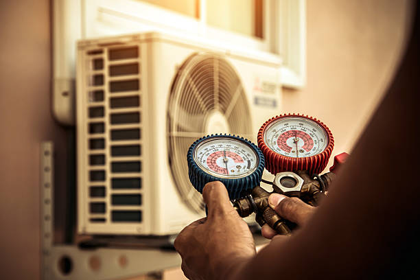 Professional Heat Pump Repair technician working in Coolidge, TX